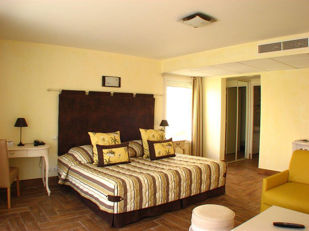 Hotel Sanary, Soleil Et Jardin - Renovation Hiver 2024-25 Zewnętrze zdjęcie